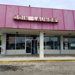 Aloha Coin Laundromat - Entrance
