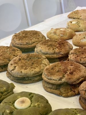 Ben's Cookies by null