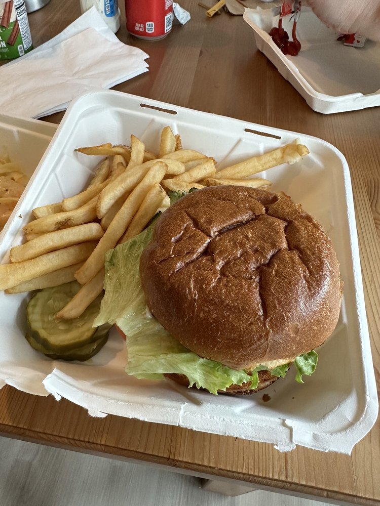 The Clubhouse Restaurant Logo