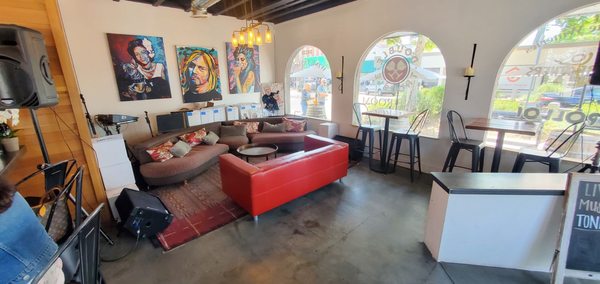 Hoi Polloi Winery by null