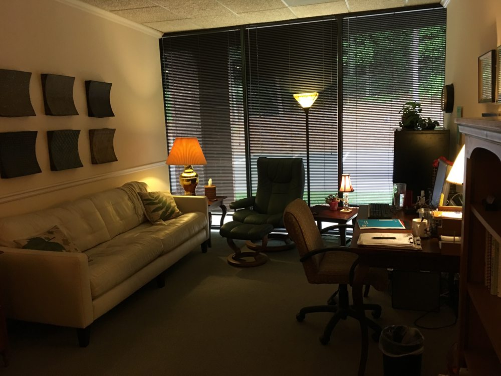 Laura L Robinson, PhD - grief counselor in Sandy Springs, GA