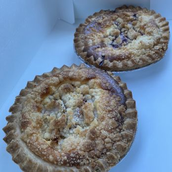 Hidden Star - Mini Pies - Apple and BlackBerry Cheesecake - Cideries Near Me - Camino, California Hidden Star - Mini Pies - Apple and BlackBerry Cheesecake - Cideries Near Me - Camino, California