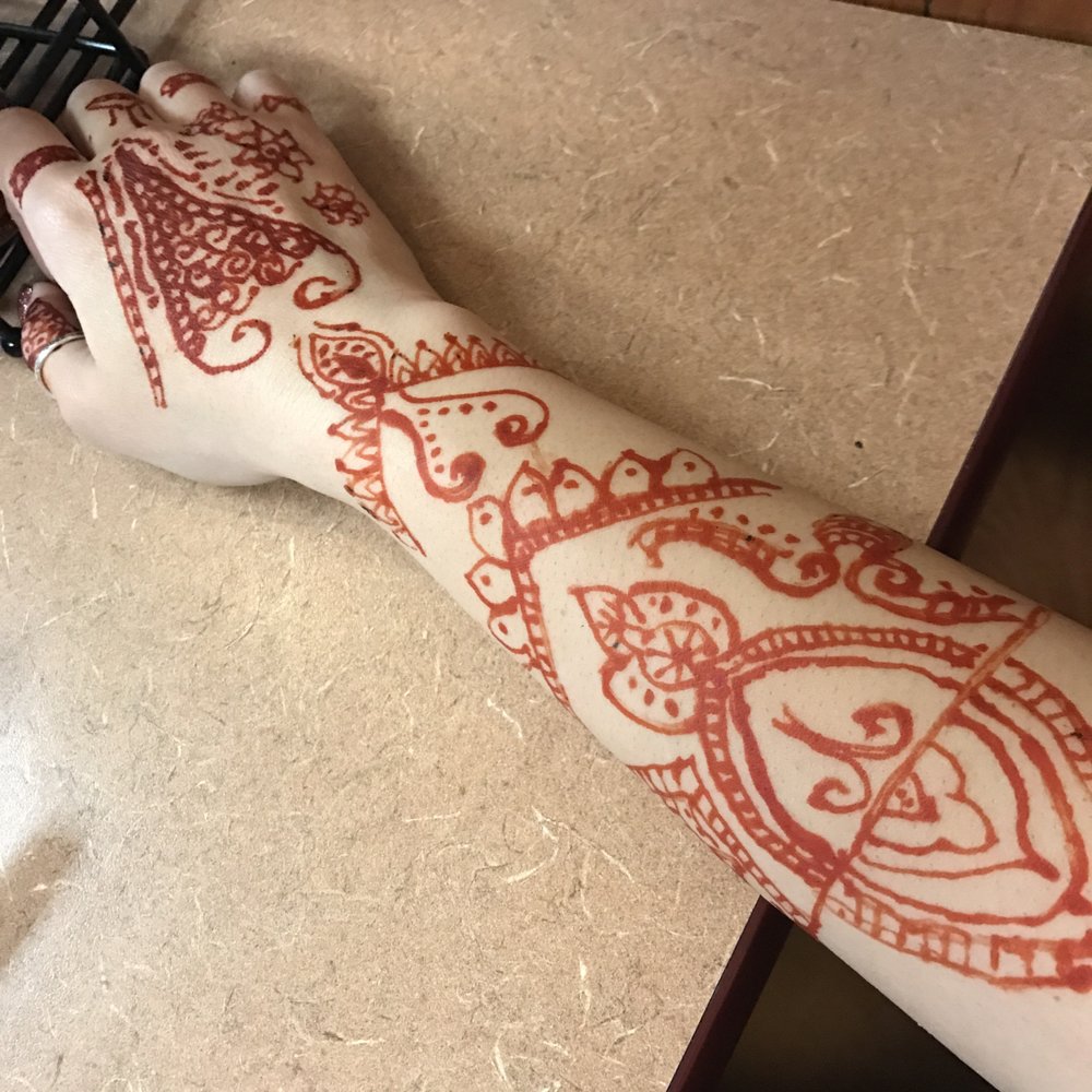 SOI Brow Threading - These girls do good brows but don't do hennas here . My henna is off center , smudged by the girl who did it and not close to what I wanted - Waxing Near Me - Grand Prairie, Texas