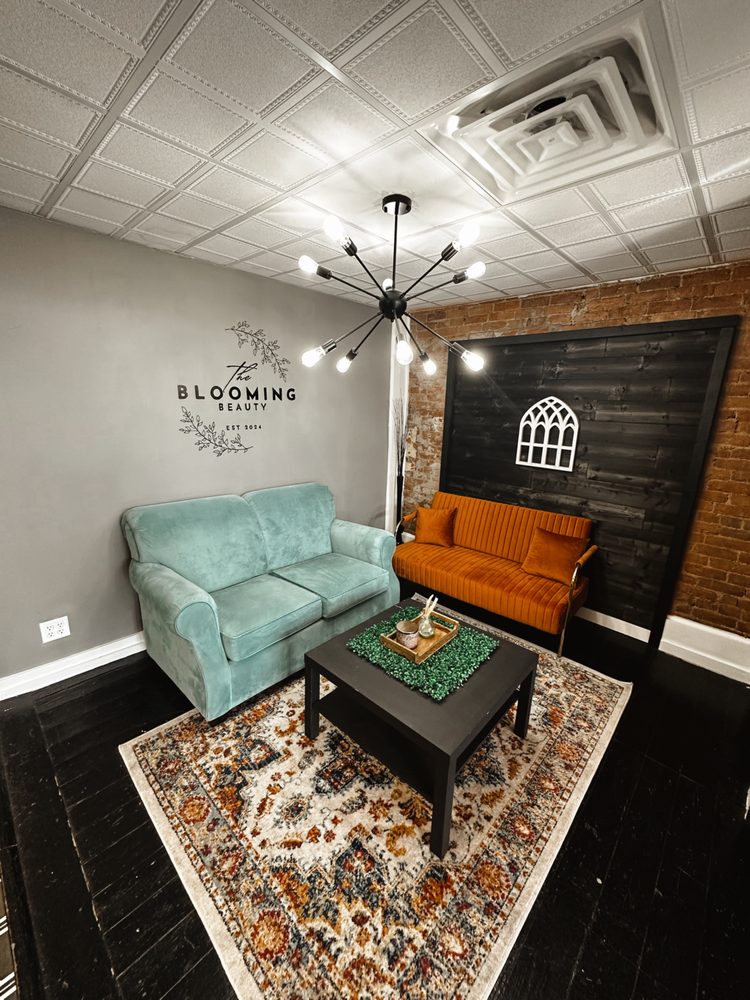 The Blooming Beauty Logo