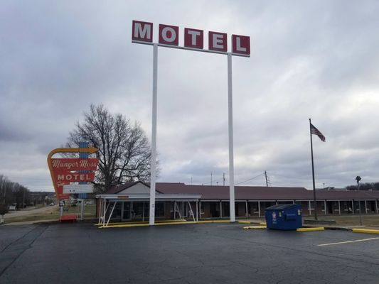 Munger Moss Motel by null