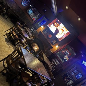 Morrison Roadhouse - Sports Bars Near Me - Niles, Illinois