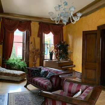 The Parador Inn - Parlor - Bed & Breakfast Near Me - Pittsburgh, Pennsylvania