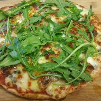 Bottega B - Pizza Figura - Prosciutto, bocconcini, dried figs and gorgonzola topped with fresh roquette leaves and olive oil. - Pizza Near Me - Bundanoon, NSW Bottega B - Pizza Figura - Prosciutto, bocconcini, dried figs and gorgonzola topped with fresh roquette leaves and olive oil. - Pizza Near Me - Bundanoon, NSW