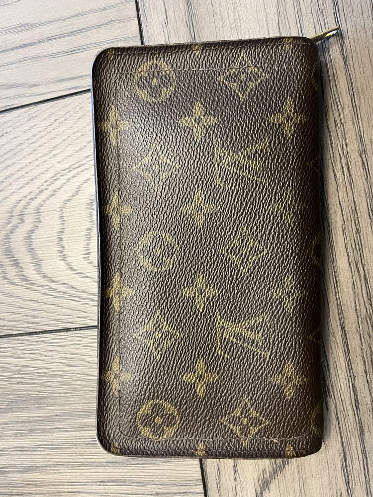 DUPONT SHOE REPAIR Updated August 2024 12 Reviews 708 E Dupont Rd, Fort Wayne, Indiana