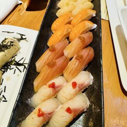 Assorted nigiri Assorted nigiri