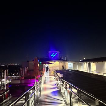 High Rooftop Lounge - Walkway - Lounges Near Me - Venice, California High Rooftop Lounge - Walkway - Lounges Near Me - Venice, California