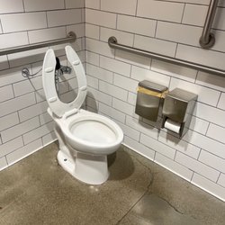 Old Navy - Clean restroom