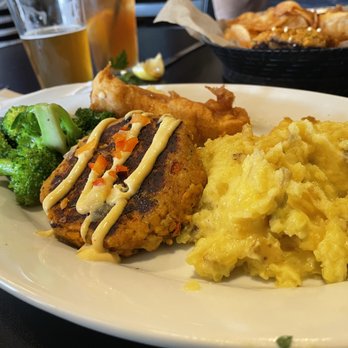River Street Tavern - Best mashed potatoes. Ever. Soooo rich and delish! - American Near Me - East Dundee, Illinois River Street Tavern - Best mashed potatoes. Ever. Soooo rich and delish! - American Near Me - East Dundee, Illinois