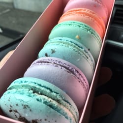 Artfetti Macarons - Colorful, delicious macarons!