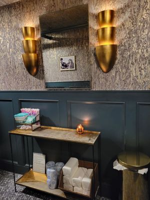 J Carver’s Oyster Bar & Chophouse by null