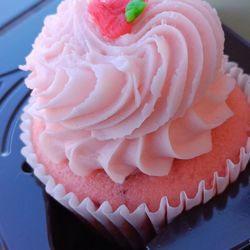 Gigi’s Cupcakes - Strawberry shortcake