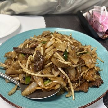 May Lee Chinese Restaurant - Beef Chow Fun Rice Noodle - Chinese Near Me - San Francisco, California May Lee Chinese Restaurant - Beef Chow Fun Rice Noodle - Chinese Near Me - San Francisco, California
