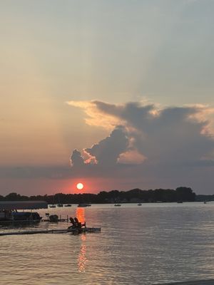 Lola's Lakehouse by null