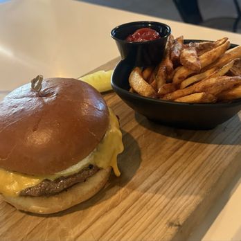 Sonder - Sonder Burger - Salad Near Me - Bakersfield, California Sonder - Sonder Burger - Salad Near Me - Bakersfield, California