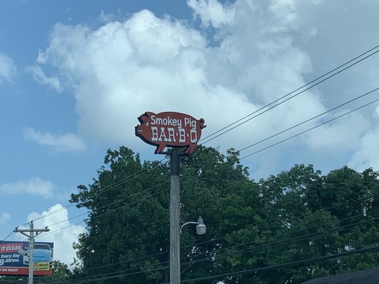 Smokey Pig Bar-B-Q by null