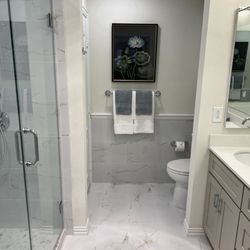 Edgemere - Apartment Bathrooms