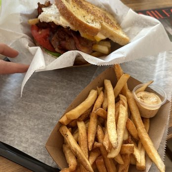 Block 16 - B.E.L.F.T. Sandwich- Bacon, Egg, lettuce, Gouda, Le Q cheddar bread - American Near Me - Omaha, Nebraska