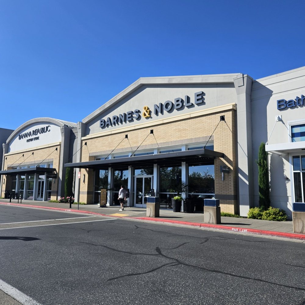 Barnes & Noble - Bookstores Near Me - Portland, Oregon