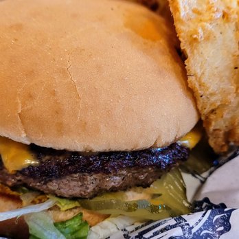 Willie's Grill & Icehouse - Cheese Burger and Onion Rings - American Near Me - Spring, Texas