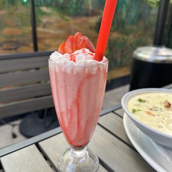 Vegan Avenue - Strawberry shake - Vegan Near Me - San Antonio, Texas