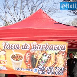 La Suegra - En la esquina de la avenida Holt.