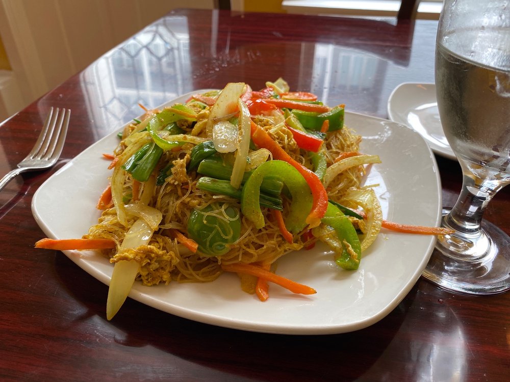 Order Vegetarian Singapore Rice Noodles with Curry food online from Confucius Chinese Cuisine store, Rehoboth Beach on bringmethat.com