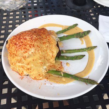 Beerline Cafe - Hash Brown Benedict with bacon tofu - Vegetarian Near Me - Milwaukee, Wisconsin