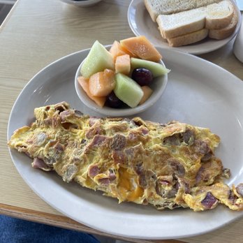 Jonny Cakes Cafe - Meat lover Omelet - Breakfast & Brunch Near Me - Troy, Michigan