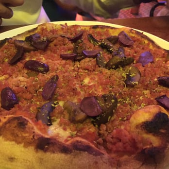 Birreria Escondido - Pizza with meat and olives - Pizza Near Me - Rio de Janeiro, RJ