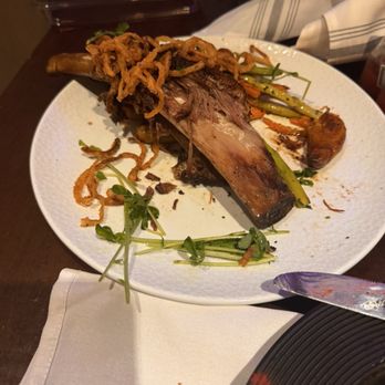 Benchmark Restaurant - 6-hr Braised Short Rib - American Near Me - Rosemont, Illinois Benchmark Restaurant - 6-hr Braised Short Rib - American Near Me - Rosemont, Illinois