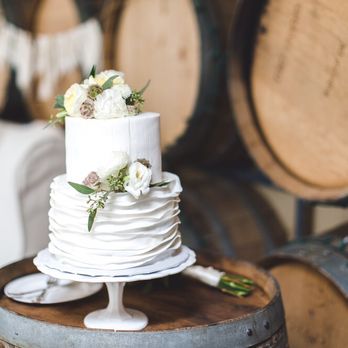 Tre Fiori Floral Studio - Cake florals - Florists Near Me Tre Fiori Floral Studio - Cake florals - Florists Near Me