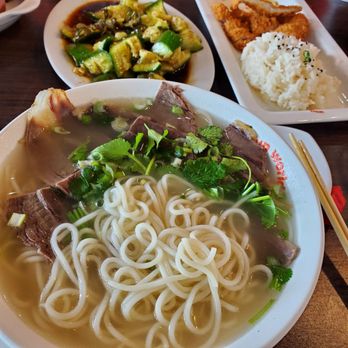 Bun World - Beef noodles soup, chicken and rice and cucumber salad. - Chinese Near Me - Anaheim, California Bun World - Beef noodles soup, chicken and rice and cucumber salad. - Chinese Near Me - Anaheim, California