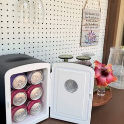 Paradise Park Day Spa - Relax and help yourself to a refreshing drink from our outdoor beverage bar