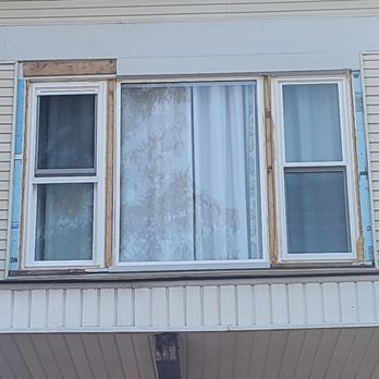 Feldco - Removed trim around the picture window. - Windows Installation Near Me - Des Plaines, Illinois