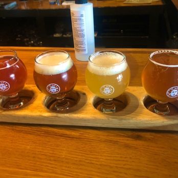 Medusa Brewing Company - A lot of brews to try. Something for everyone - Breweries Near Me - Hudson, Massachusetts