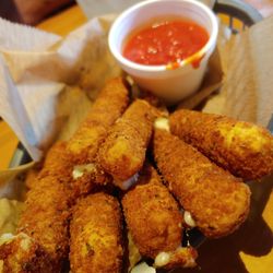 Water's Edge Sports Grill