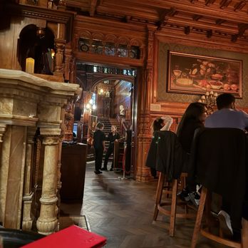 Bar George - Bar area - British Near Me - Montreal, Quebec