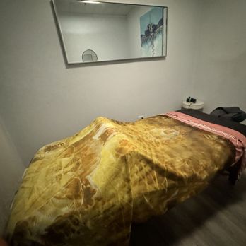 Mixed Massage Healing Arts - The massage table is prepped and ready. - Massage Near Me Mixed Massage Healing Arts - The massage table is prepped and ready. - Massage Near Me