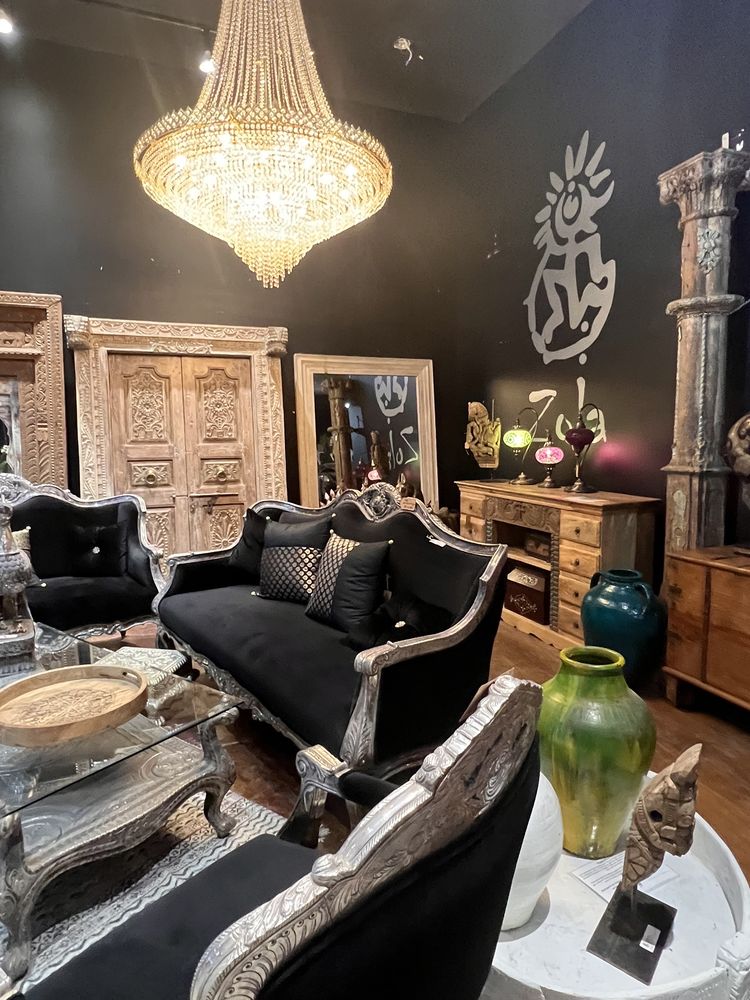 DESIGN ZOLA Updated October 2024 21 Photos 4441 Boulevard Saint