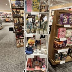 Barnes & Noble - Romance display