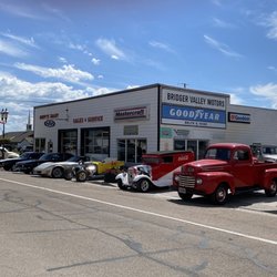 Bridger Valley Motor - Friends car show
