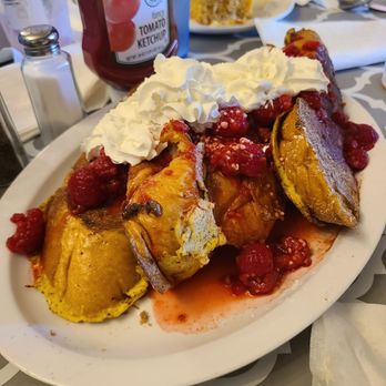 The Buttered Biscuit - Strawberry cheesecake french toast - New American Near Me - Sumner, Washington The Buttered Biscuit - Strawberry cheesecake french toast - New American Near Me - Sumner, Washington