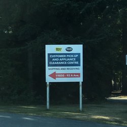 Best Buy Appliance Clearance Centre - Front sign