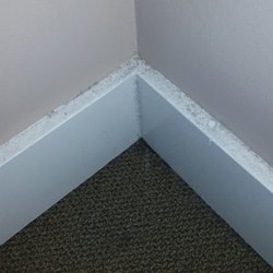 LOFT - Dusty, dirty fitting room