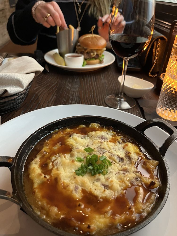 Chop House Tavern Logo